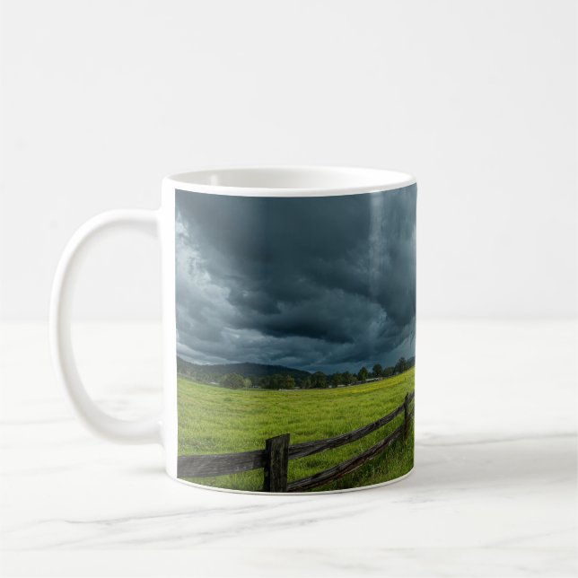 Fält med ett trästaket kaffemugg (Vänster)