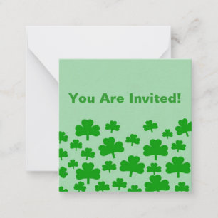 Fält med Shamrock Kort