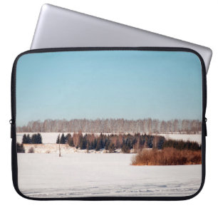 Fält och skogarna i centrala Ryssland. arkitektur Laptop Fodral