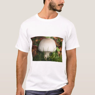 Fält svamp i en skog t shirt