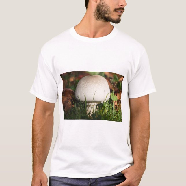 Fält svamp i en skog t shirt (Framsida)