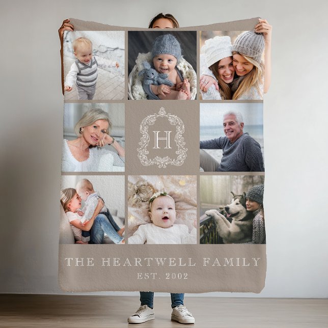 Familj 8 Fotocollage Monogram stämpel Taupe Fleecefilt (Skapare uppladdad)