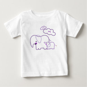 Familj av elefanter med moln lila t shirt
