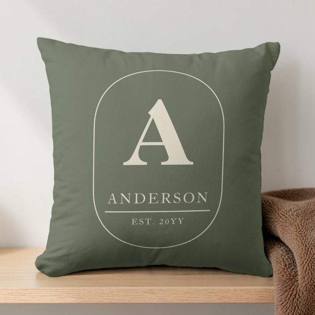 Familj Etablerad Olivgrön Anpassad Monogram Kudde (Family Established Olive Green Custom Monogram Throw Pillow)