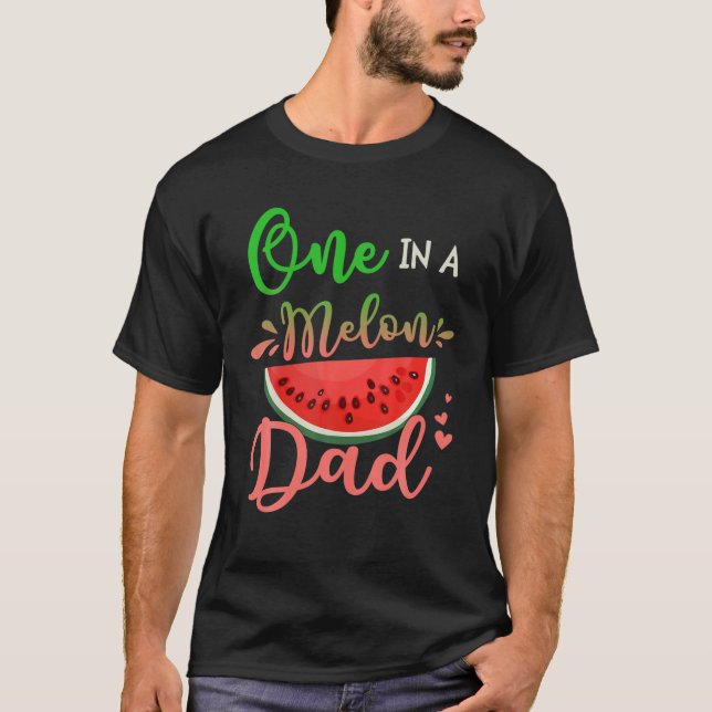 Familj ett i en Melon Pappa Födelsedagsfest Matchi T Shirt (Framsida)