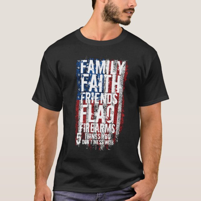 FAMILJ FRIENDS FLAGGA... T SHIRT (Framsida)