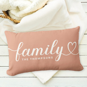 Familj hjärtskrift monogram i dämpad lera lumbarkudde