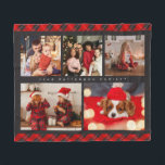 Familj Namn 5 Photo Collage Red Play Modern Fleecefilt<br><div class="desc">Familjens Namn 5 Photo Collage Red Play Modern Fleece Blanket har en fotokollage av fem av dina favoritfoton med personlig-familjen namn i ett elegant-vitt skript på en röd plaid-bakgrund. Anpassa genom att redigera texten i textrutorna. Perfekt för födelsedag, jul, Mors dag, Fars dag, mor- och farföräldrar, syster, bror, kusiner, bästa...</div>