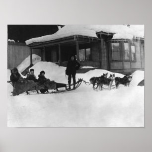 Familj som reser med Hund Sled i Alaska Poster