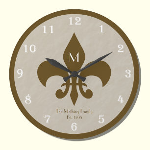 Familjeanpassat Fleur De Lis Wall Clock Stor Klocka