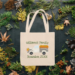Familjeåterförening Farm Lastbil Matching Cute Fal Tygkasse<br><div class="desc">Kute familjeåterförening till säcken för en fallskördefestival. Anpassa den söt gården lastbilar med din egen matchande grupptext ovanför den svarta gingham-bädden lastbil som bär höstpumpor. Monogrampresenter för chic och trendig.</div>