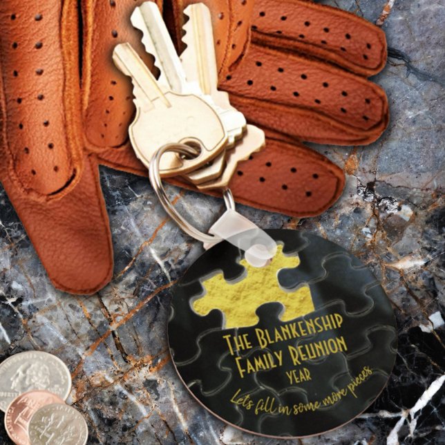 Familjeåterförening för Puzzle Biet Black Guld sak Nyckelring (Send the relatives home with a useful custom keepsake keyring of the recent family reunion.)