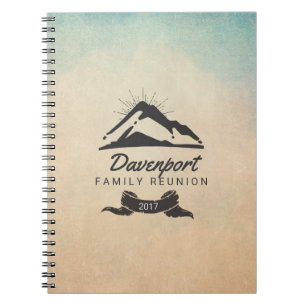 Familjeåterförening i Rustic Mountain Illustration Anteckningsbok