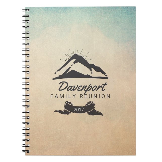 Familjeåterförening i Rustic Mountain Illustration Anteckningsbok (Framsidan)
