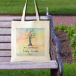 Familjeåterföreningsfamiljen Träd Tygkasse<br><div class="desc">Familjeåterföreningen Tote bags har en mosaikfamilj träd i färg i regnbågen med en vattenfärgsbakgrund. Anpassa dem med din familj namn och året. Eftersom vi skapar vår egen teckning kommer du inte att hitta just den här bilden från andra designers. Original Mosaic and Watercolor © Michele Davies.</div>