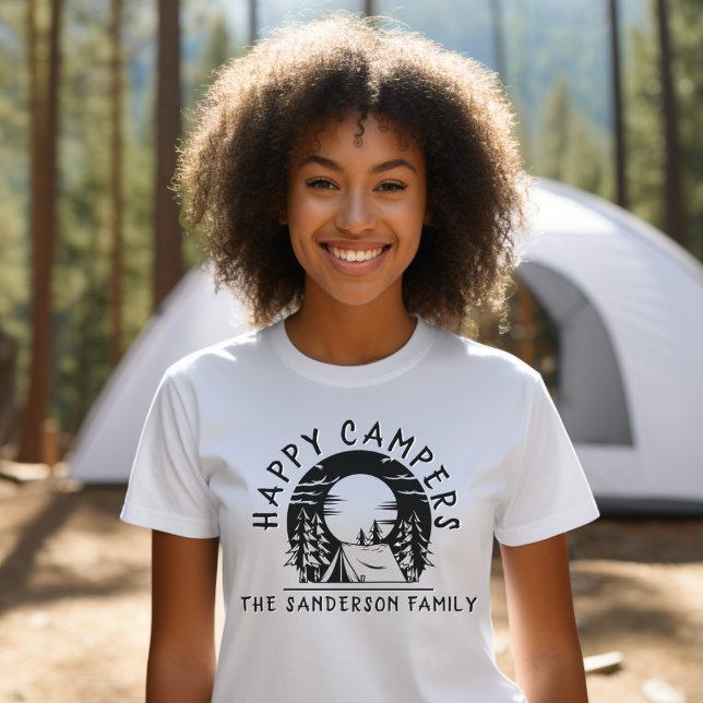 Familjecamping Resa Lycklig Campers Black White Na T Shirt (Get matching family name tshirts for the Happy Campers on your next camping or hiking trip!)