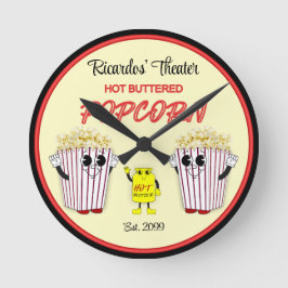 Familjefilm teater med Hett Buted Popcorn Rund Klocka