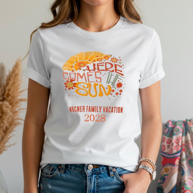 Familjeflykt här kommer från Sol-offerten T Shirt (Skapare uppladdad)