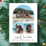 Familjefotfred på jorden Jul - Roligten Beach Phot Julkort<br><div class="desc">glädje med Helgdag "Fred på jorden,  julkort". Detta moderna minimalistkort har ett badfoto och en familjerelaterad roligt och innehåller elegantens kalligrafi,  skapar perfekt för att skicka fred på jorden och i god jul hälsning. Perfekt för foton från familjen.</div>