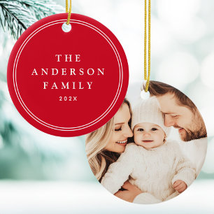 Familjefoto elegant gräns namn år rött julgransprydnad keramik