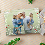 Familjefoto för botaniska berries God jul Julkort<br><div class="desc">Fira säsongen med det här vackra helgdag med ditt foto från ett vitt botaniskt gräns med festive red bär. Behålla det nuvarande hälsning "God jul" eller byte till din egen anpassningsbar hälsning. Baksidan har en roligt polka punkt mönster - ändra enkelt färg genom att klicka på anpassa och rulla nedåt...</div>