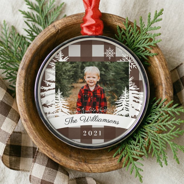 Familjefoto för Brown Buffalo Play Rustic Gräs Trä Julgransprydnad Metall (Rustic Brown Buffalo Plaid Family Photo Keepsake Metal Ornament)