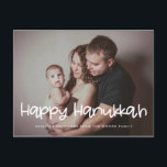 Familjefoto för lycklig Hanukkah helgdag Vykort<br><div class="desc">En modern typografi för den här fotokortsamlingen. Så här anpassar du dig med din favoritfamilj bild. Du kan också enkelt ändra färg på teckensnittet så att det passar dig.</div>