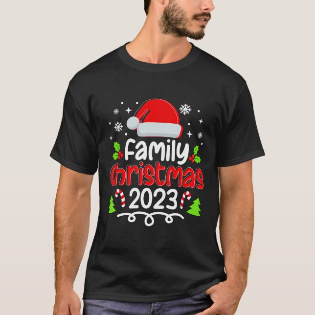Familjejul 2023 Santa Hat Light Pajamas Julafton T Shirt (Framsida)