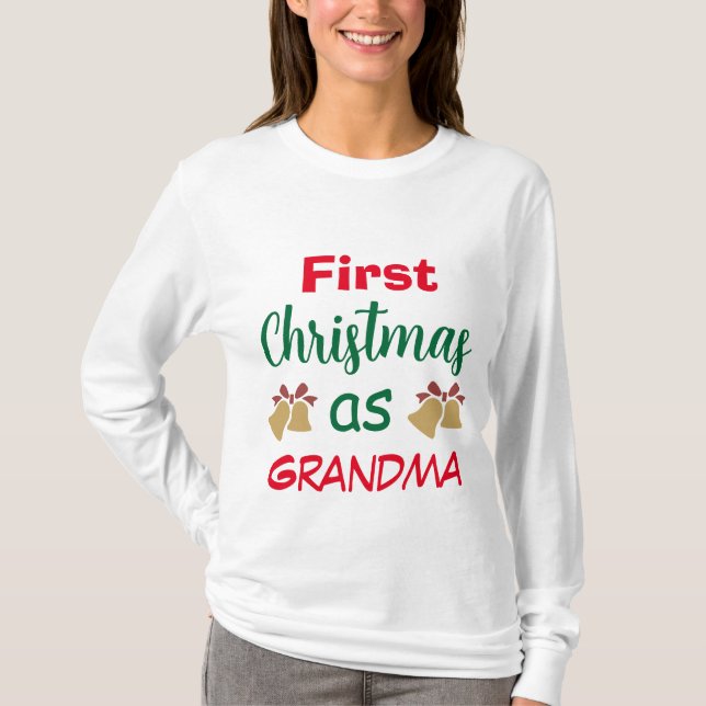 Familjejul | Första jul som mormor T Shirt (Framsida)