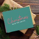 Familjejul | Snyggt Trendig Forest Grönt Helgkort<br><div class="desc">Enkelt,  snyggt "jul med ()",  citerar flingade helgdagskort i modern minimalistisk typografi i festive red and white på gröntens bakgrund. Utformningen kan vara lätt att personlig med din familj namn,  år eller speciella hälsning för toppen,  söta,  skräddarsydda helgdag vibes!</div>