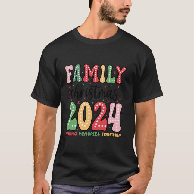 Familjejulen 2024 Vacation Julafton Squad Santa T Shirt (Framsida)