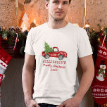 Familjejulen Vintage Lastbil Personlig T Shirt<br><div class="desc">Familjefärg,  Vintage,  röd Lastbil med Julgran Personlig T-Shirt - Rött skript</div>