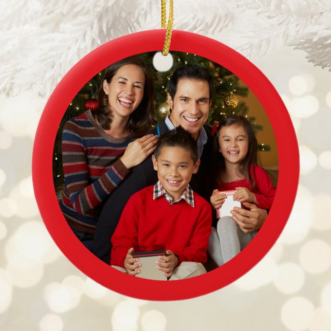 Familjejulfoto Bright Red Gräns Julgransprydnad Keramik (Family Christmas Photo Bright Red Border Ceramic Ornament)