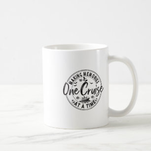 Familjekryssning som skapar minnen en kryssning i kaffemugg