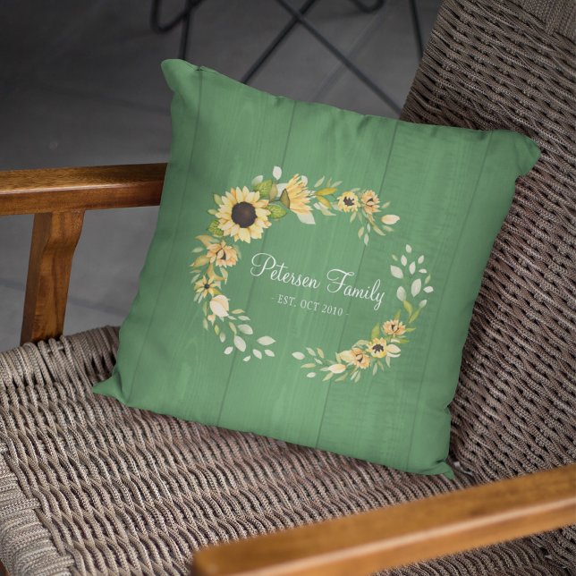 Familjekvarnans monogrammade russin kudde (Skapare uppladdad)