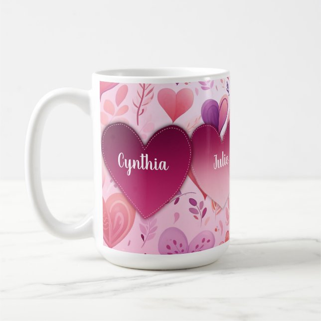 Familjelappade hjärtan i mönster med namn kaffemugg (Vänster)