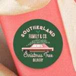 Familjeleverans Rosa Vintage bil Julgran Runt Klistermärke<br><div class="desc">Att blåsa nytt liv i julklapp! Transport tillbaka i tid med denna roligt-familjetradition personlig rosa vintage bil Julgran leveransdekal. Jul ljus hänger från Julgran. Lägg till en nostalgisklipp från extra till dina helgdag med våra personlig julklistermärken, perfekt för att få en personlig beröring till dina gåvor den här julhelgen. Dö...</div>