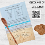 Familjemottagare Bride Heart Blue Beach WedTea Kökshandduk<br><div class="desc">Familjerecipe för "Bride to be" Hearterna i Sand Blue Beach Wedding Tea Kitchen är perfekt för alla brider. Skriv in ditt eget recept eller behållans mormérecept på cookies. Skapa din egen Recipe keepsaké Family Heirloom Kitchen Tea Towel med örter på Sand Dusty-havsplatsen.. Våra Personliger är underbara gåvor till Brider, nylacker,...</div>