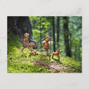 Familjen Acorn Elves på en promenad Vykort