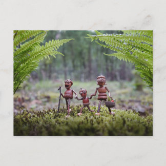 Familjen Acorn Elves på en promenad Vykort