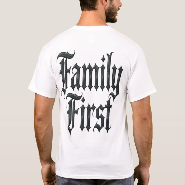 Familjen först t shirt (Baksida)
