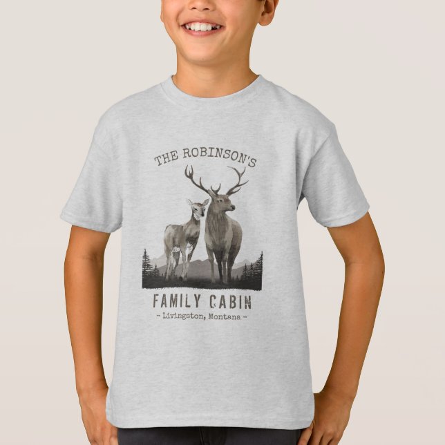 Familjen Namn Cabin Hjort Träd Gräs Forest Grått T Shirt (Framsida)