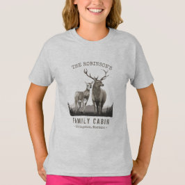 Familjen Namn Cabin Hjort Träd Gräs Forest Grått T Shirt