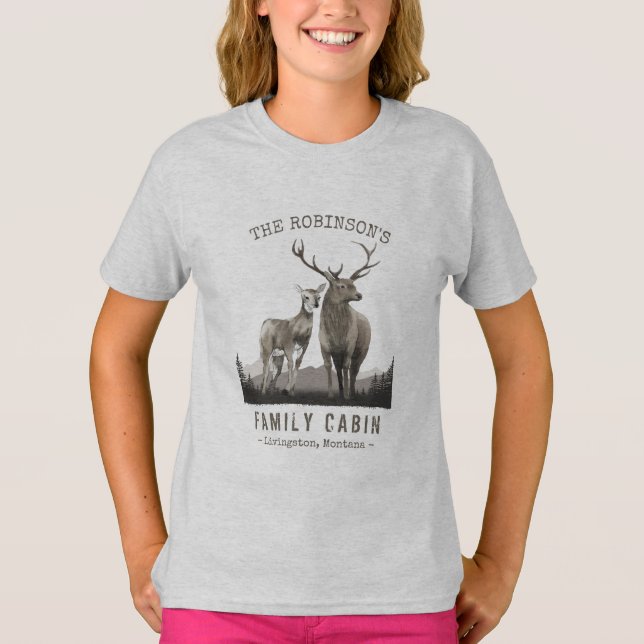 Familjen Namn Cabin Hjort Träd Gräs Forest Grått T Shirt (Framsida)