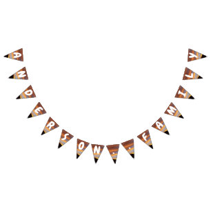 Familjen Namn Orange Gult Sunset Behind Mountains Vimplar