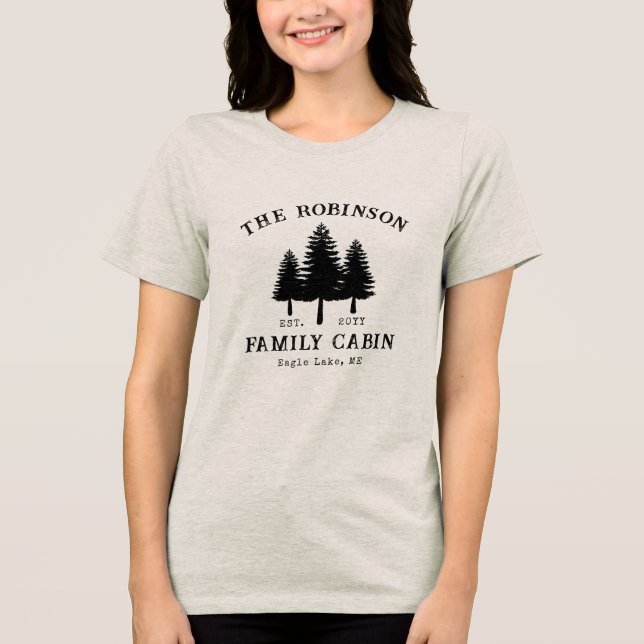 Familjenamn Stuga Rustik Landsbygd Träd  T Shirt (Framsida)