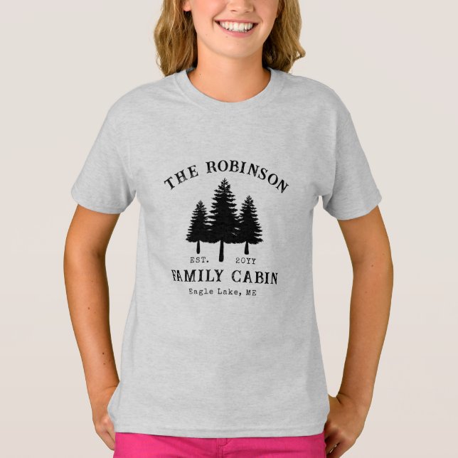 Familjenamn Stuga Rustik Landsbygd Träd T Shirt (Framsida)