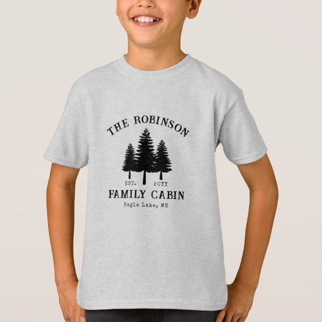 Familjenamn Stuga Rustik Landsbygd Träd T Shirt (Framsida)