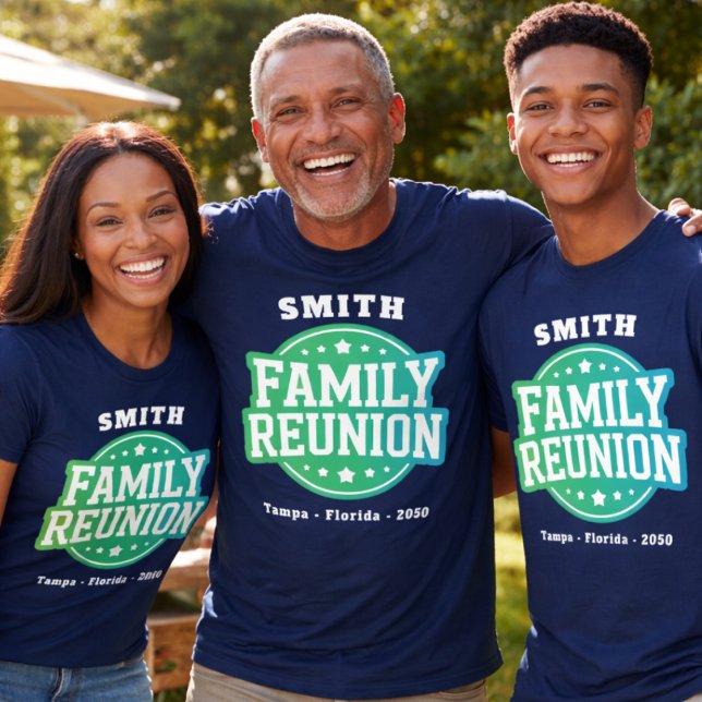 Familjesammankomst  t shirt (Cousin Crew - Family Reunion - Matching Shirts. Modern logo style with family name. Vacation time)