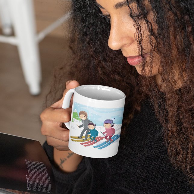 Familjeskidåkning Vintersnö Scen Kaffemugg (Skapare uppladdad)